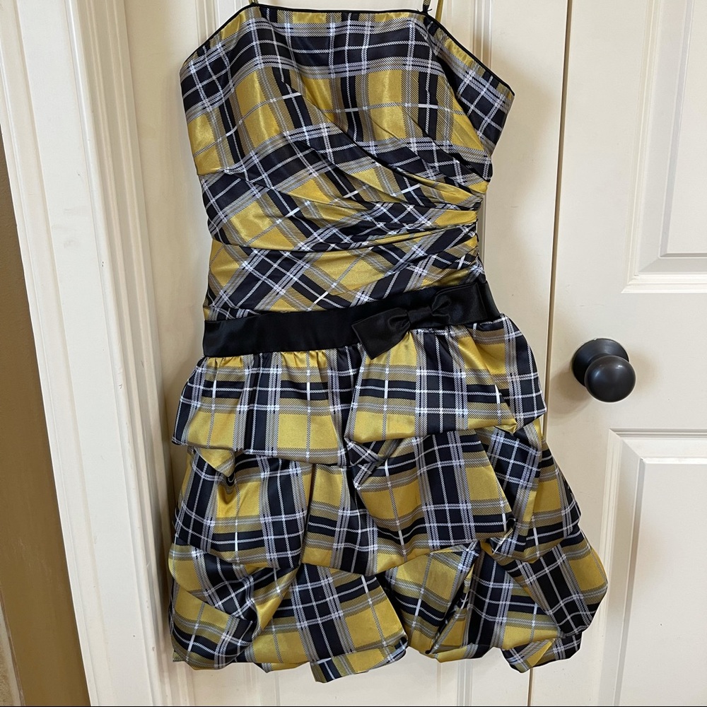 Perfect for Cotillion/school semi-formal events